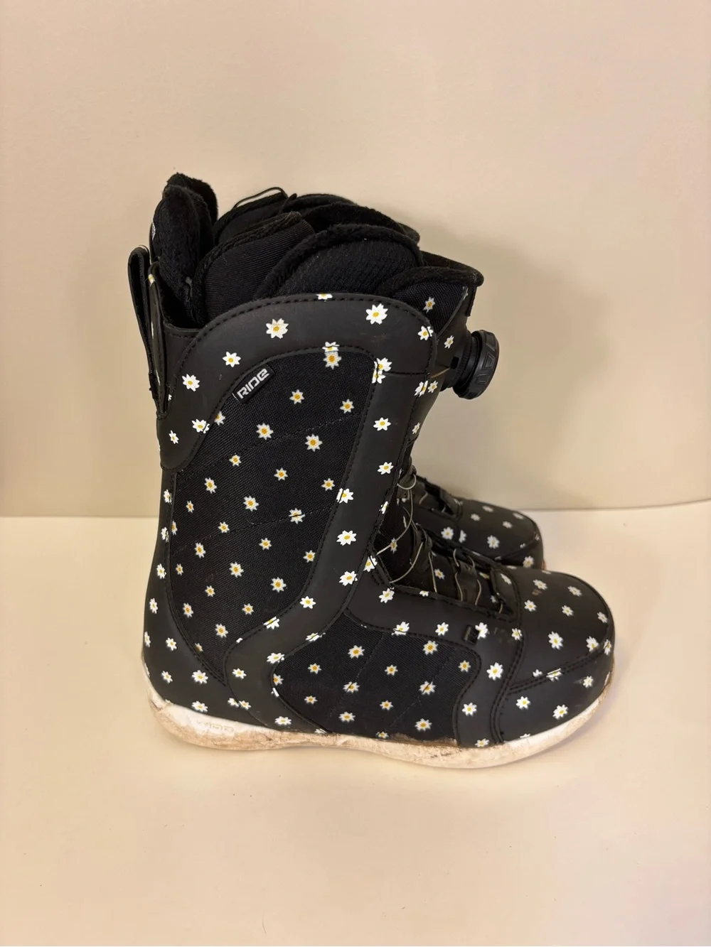Ride x Sage Women’s Black Snowboard Boots with White Daisy Print 8